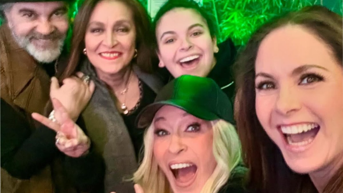 Detalles de la posada navideña encabezada por Lucero y su familia, llena de cantantes de los 80 