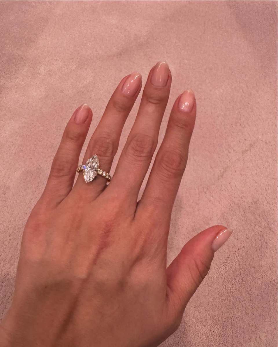 Se estima que el anillo de compromiso de Selena Gomez tiene un costo de un millón de dólares.