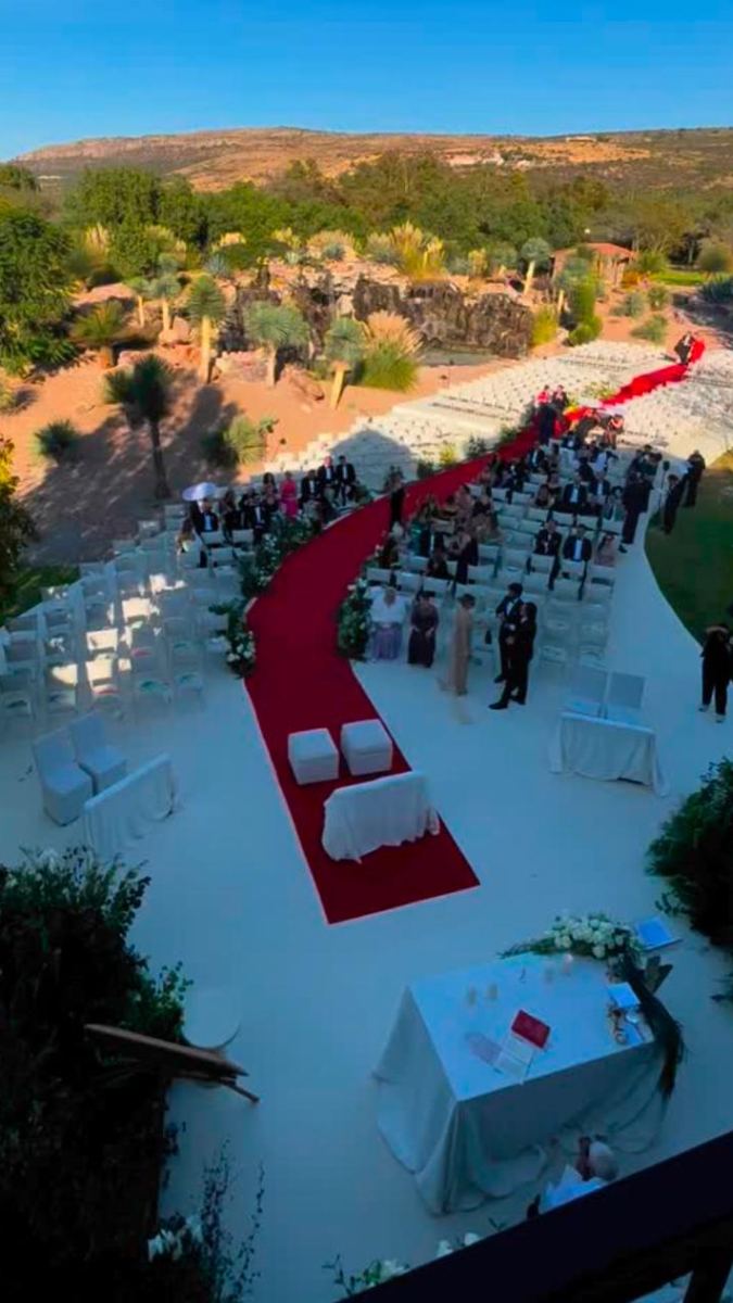 Uno de los jardines del Hotel Live Aqua fue acondicionado para la ceremonia religiosa.