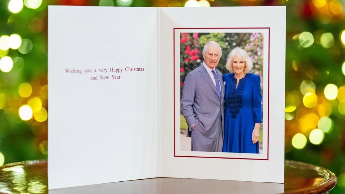 Esta es la tradicional postal navideña que Carlos y Camilla dieron a conocer este año.