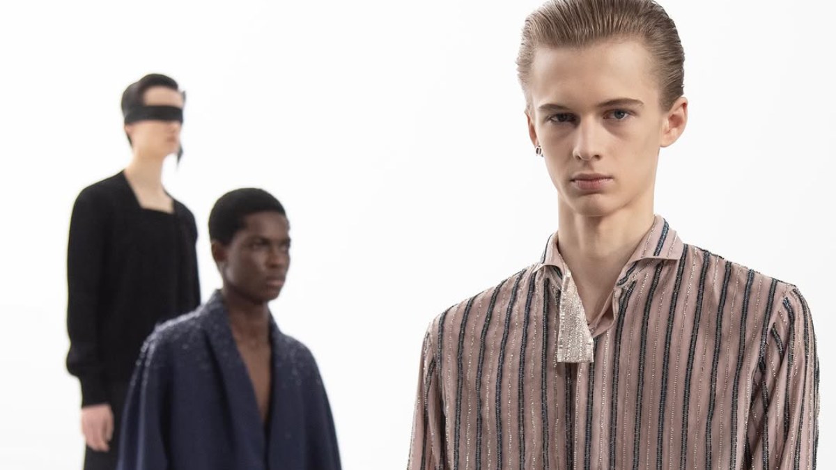 Dior Homme FW 2025: la revolución sartorial en el corazón del École Militaire