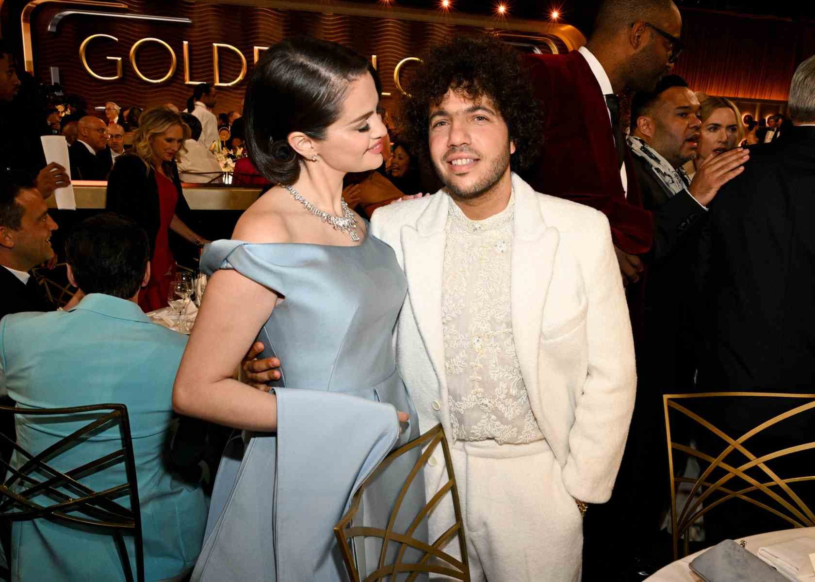 Selena Gomez y Benny Blanco fueron de las parejas más esperadas de los Golden Globes.