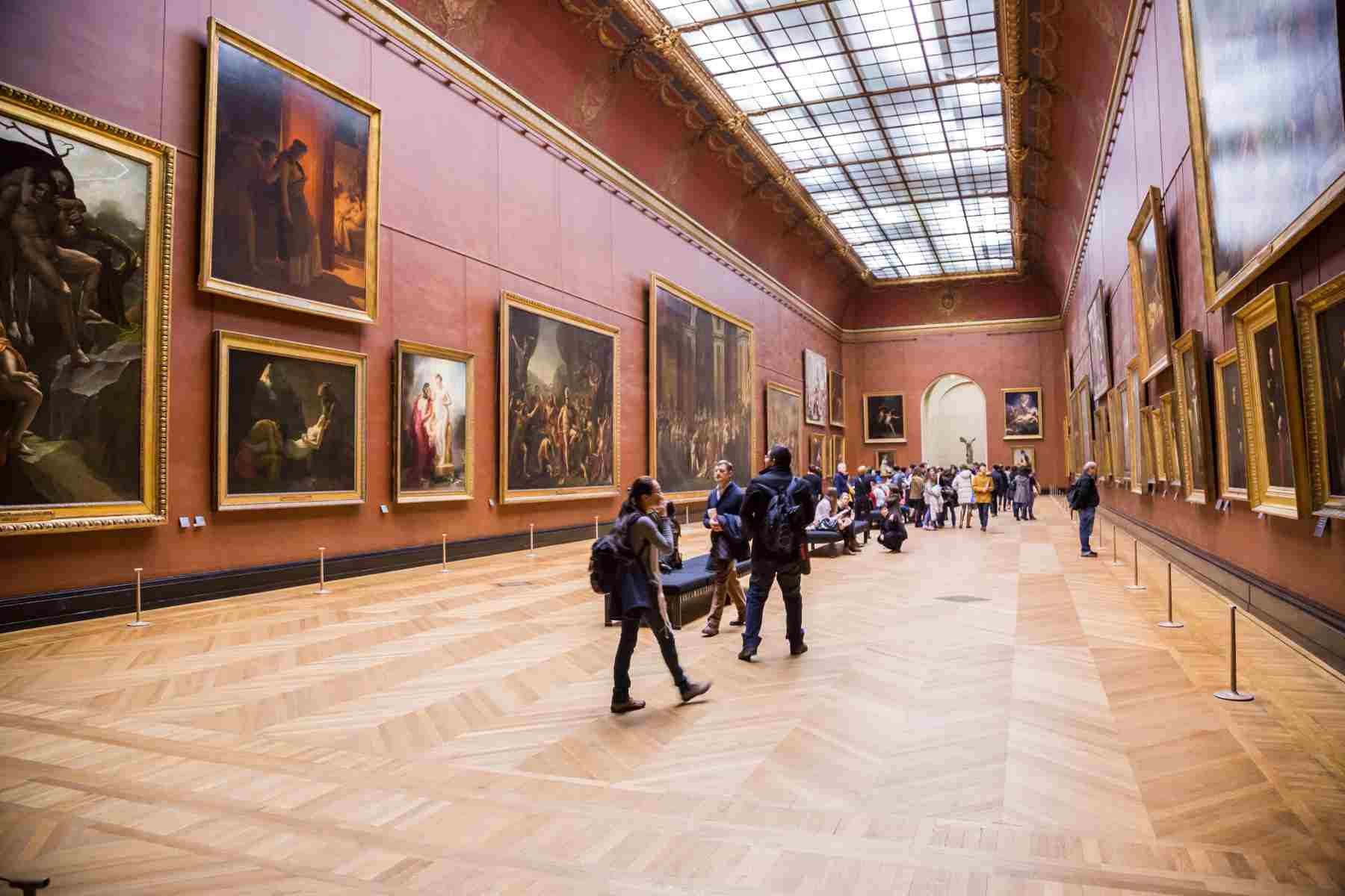 En el Grand Dîner du Louvre se exhibirán prendas y accesorios de 45 casas de moda.