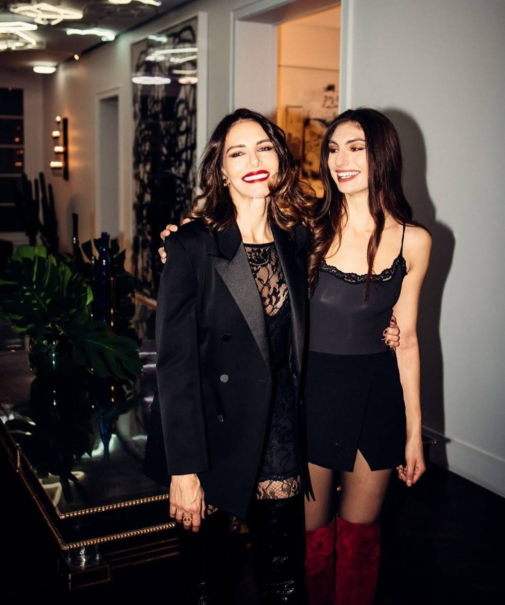 En la imagen, Adriana Abascal con su hija Paulina.