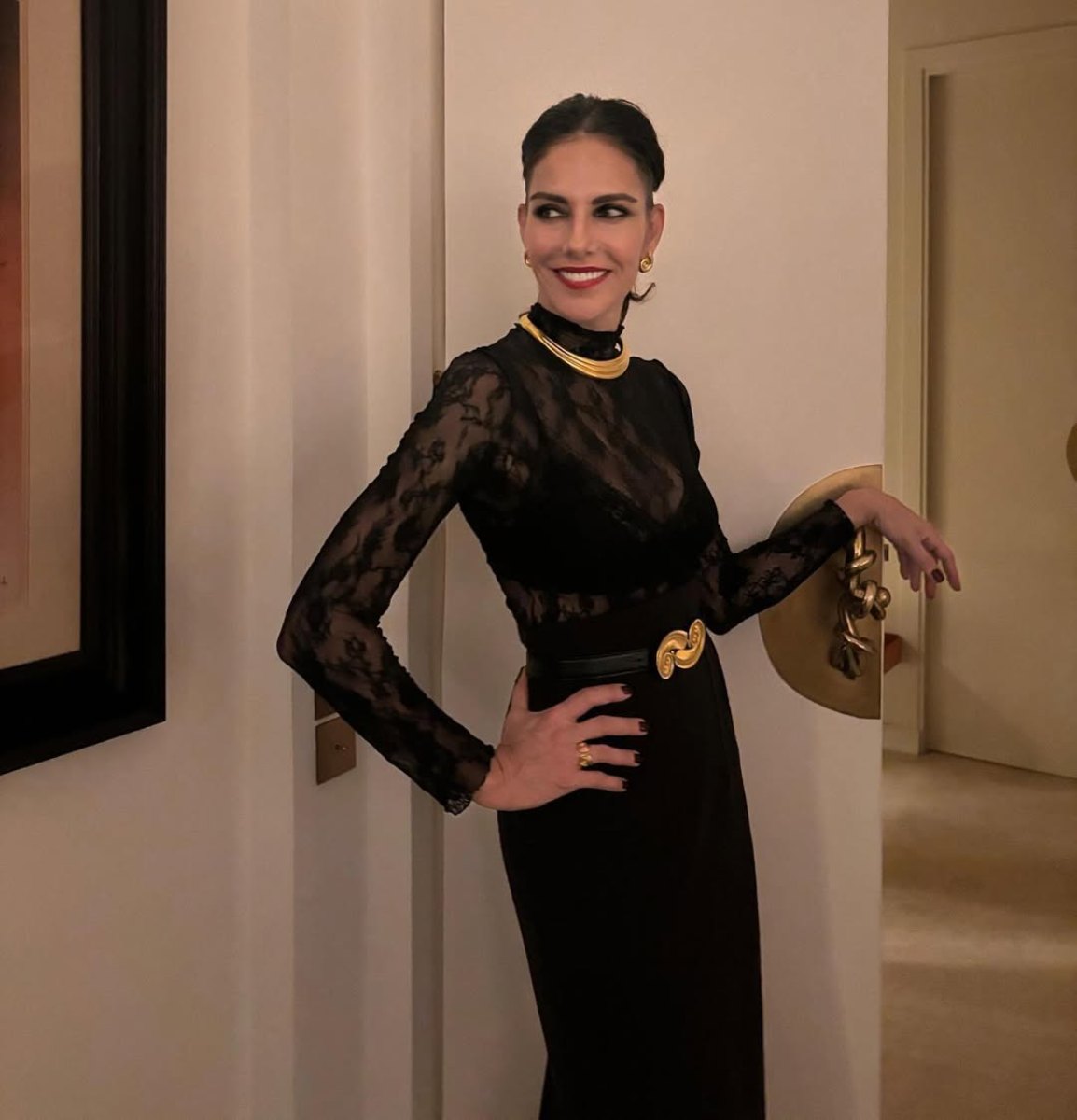 Adriana es una empresaria de la moda con su firma zapatos de lujo Skorpios.
