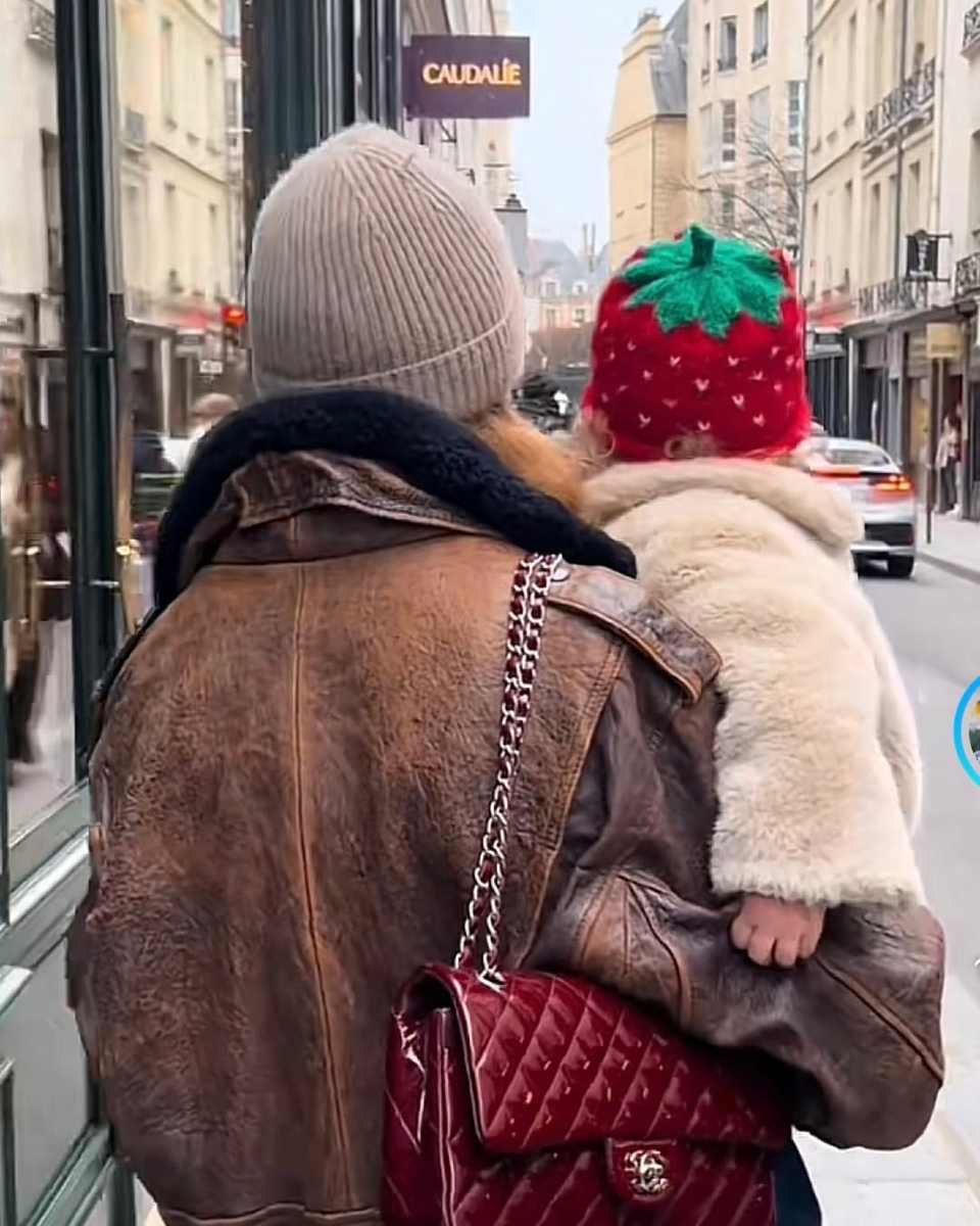 La creadora de contenido Iris de Richemont es la verdadera protagonista de la imagen y no Chiara Ferragni. 
