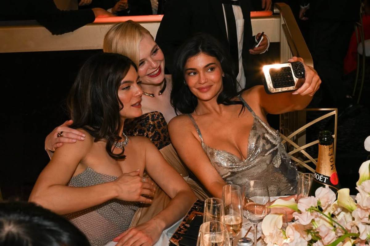 Sin hacer mención de su novio, Jenner presumió la velada que disfrutó en los Golden Globes. 
