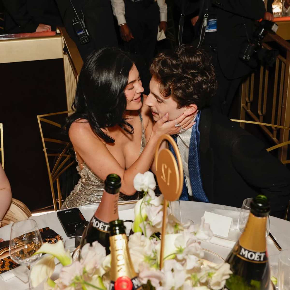 Sin hacer mención de su novio, Jenner presumió la velada que disfrutó en los Golden Globes.