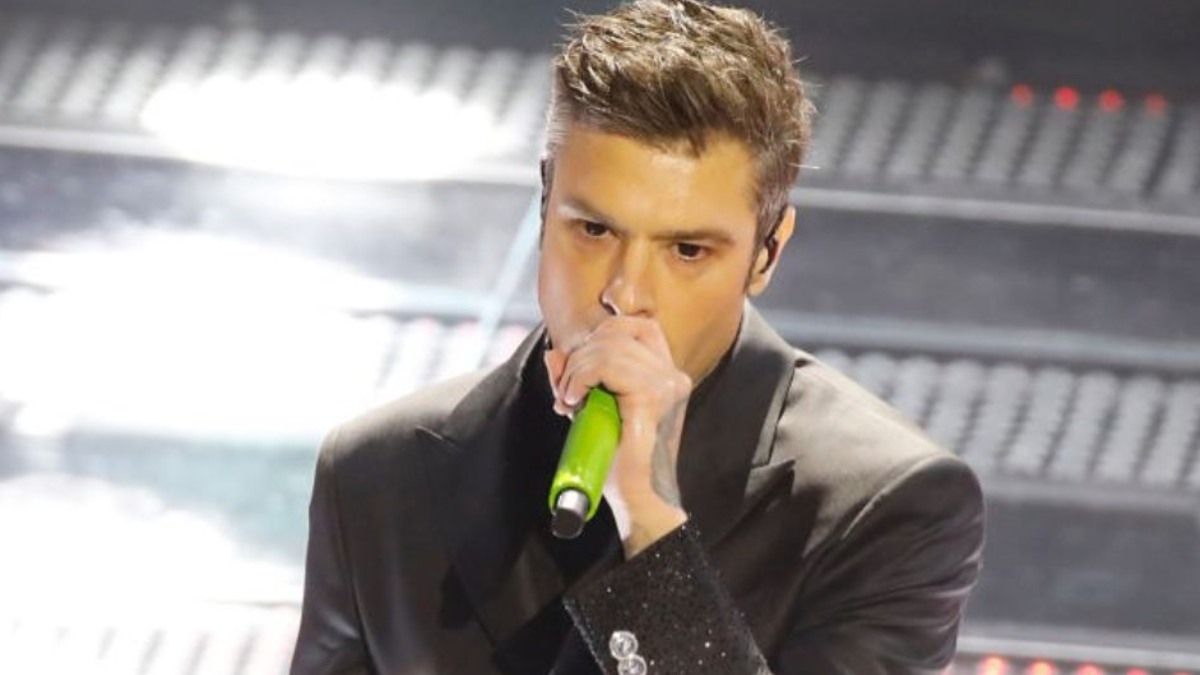 Fedez reaparece en Sanremo junto a supuestos amantes de Chiara Ferragni