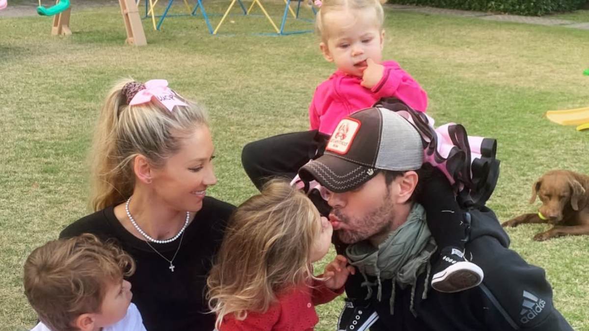 Anna Kournikova y Enrique Iglesias se mantienen alejados de la prensa para cuidar de su familia 