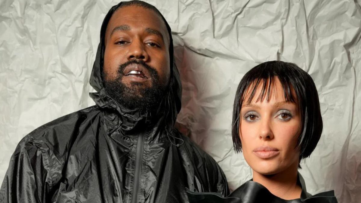 Ella es Bianca Censori, la esposa de Kanye West y quien acaparó la atención en el Grammy por su vestido transparente