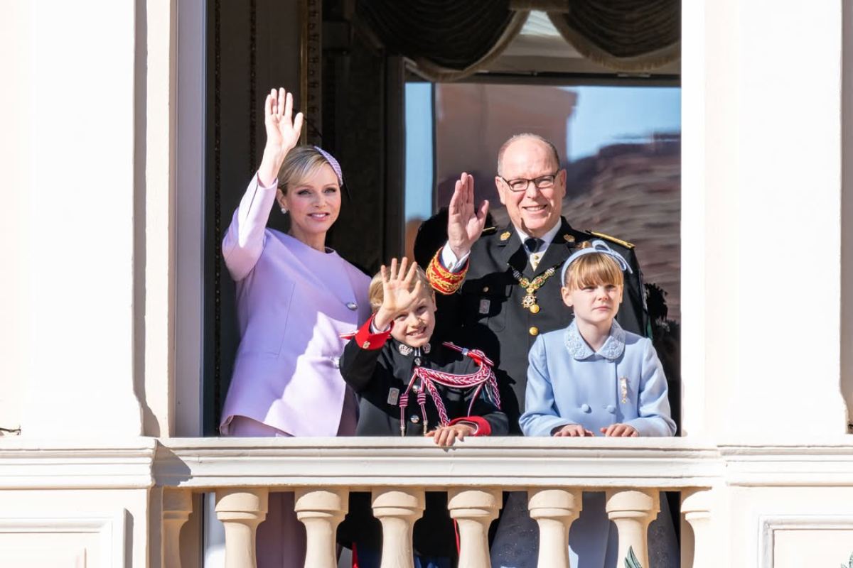 Charlene, el príncipe Alberto y sus hijos, Jacques y Gabriella.