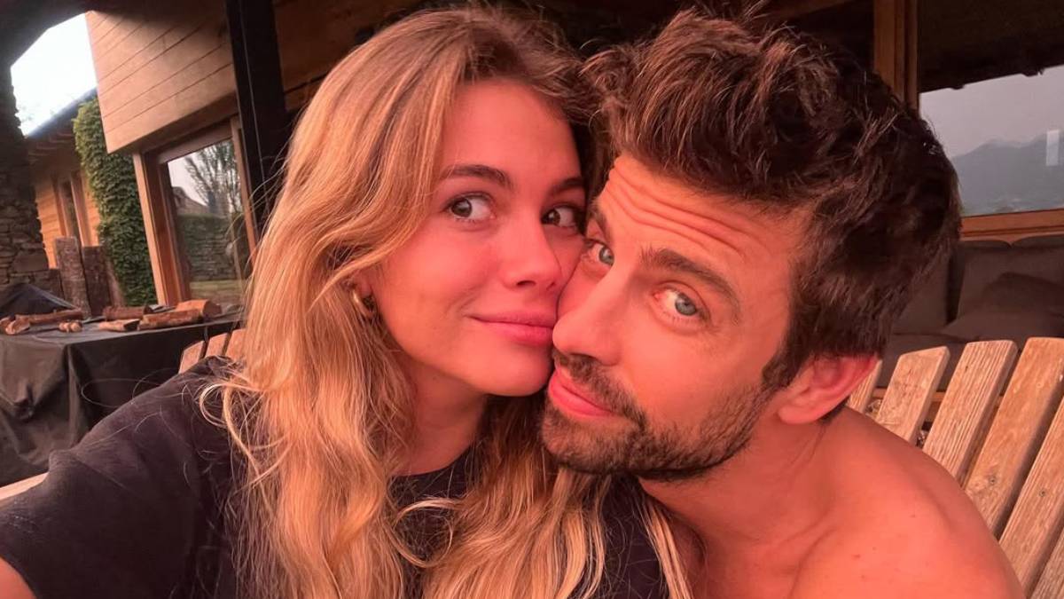 Tras rumores de separación, Clara Chía y Piqué fueron captados juntos en Barcelona.