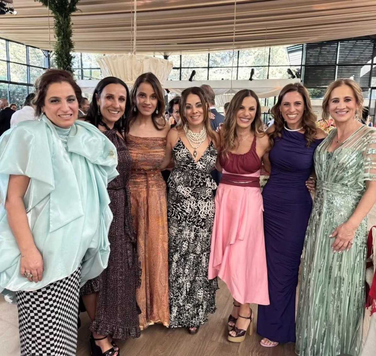 Sumi Slim, Adri, Xandra, Aline y Andrea Salem con Johanna y Claudia Slim, mamá de la novia.