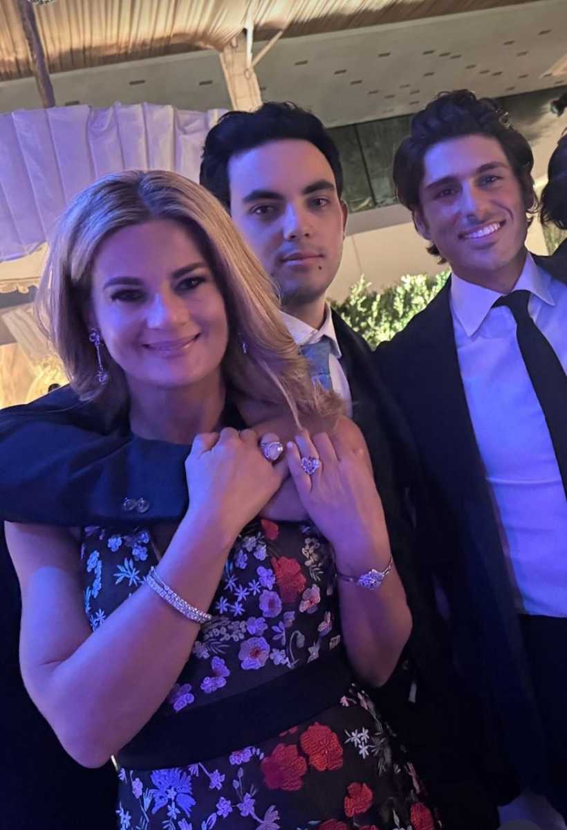 Carla Slim, tía de la novia, con sus hijos Juan Pablo Tame y Micho Kuri.