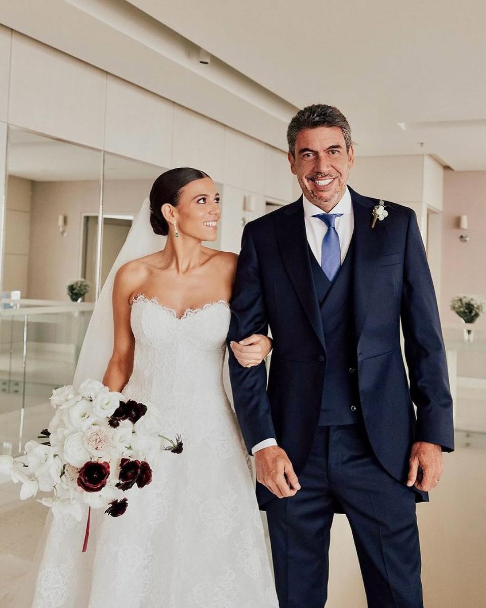 Esta es la foto de la boda de su hija Johanna que posteó Arturo Elías Ayub en sus redes sociales.
