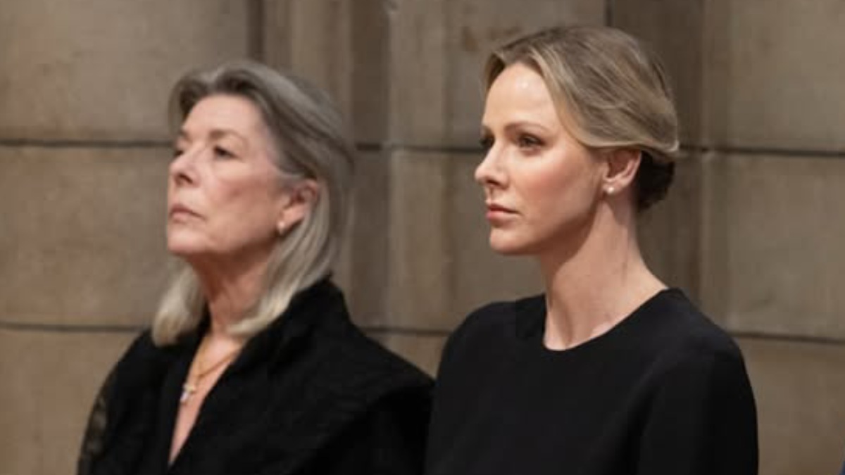 Carolina de Mónaco y su cuñada Charlene se sentaron juntas en la misa en honor a Francisco realizada en la Catedral de Mónaco.