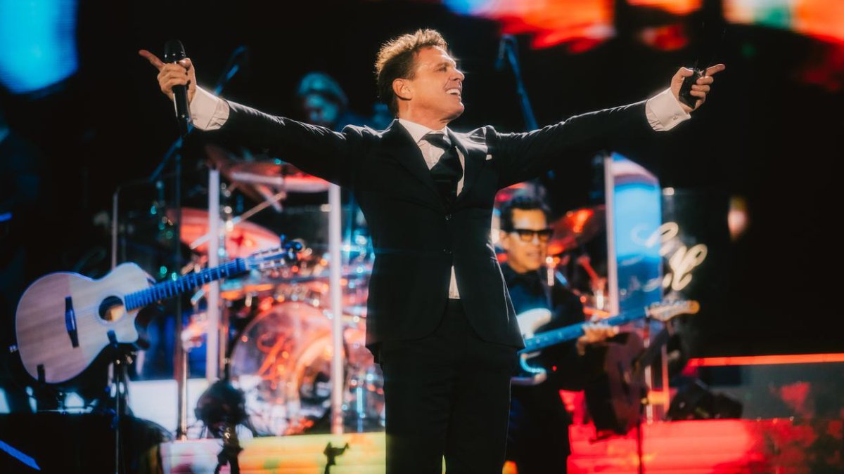 En total plenitud, con una gran mujer a su lado y triunfando en su carrera, Luis Miguel llega a sus 55 años