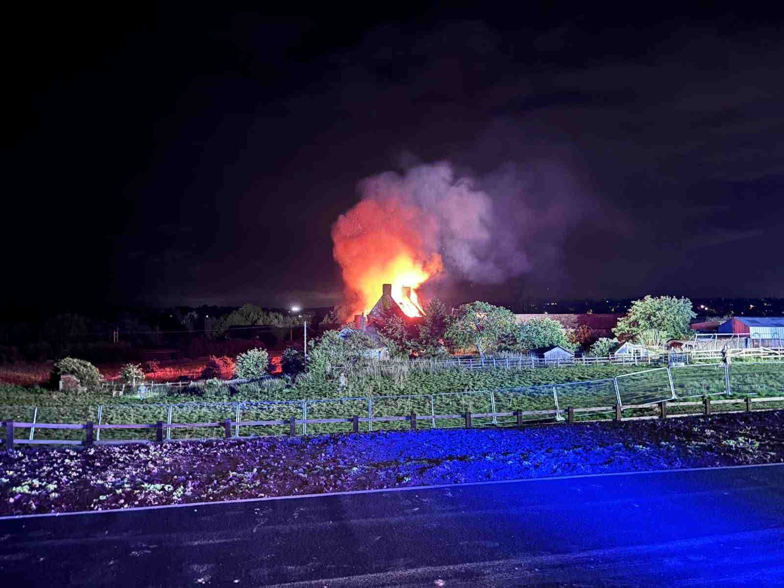 El incendio de la que fuera casa de la princesa Diana fue provocado por un grupo vandálico.