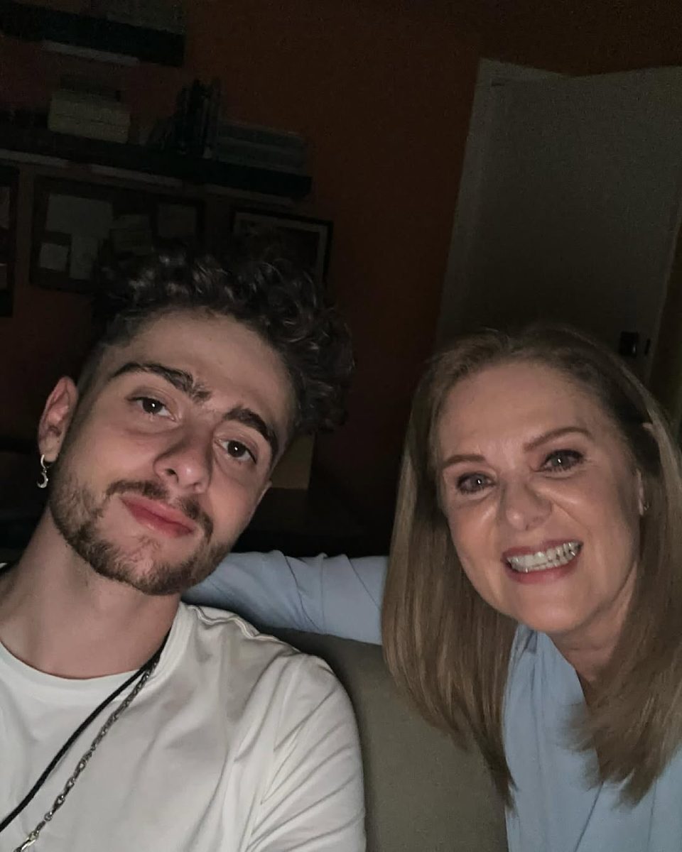 Nicolás y su mamá, la actriz Erika Buenfil.