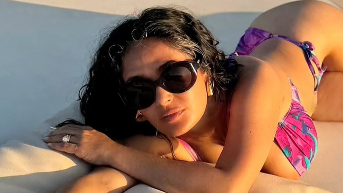 Orgullosa de sus curvas, Salma Hayek se hace viral por ser portada de Sports Illustrated Swimsuit a sus 58 años