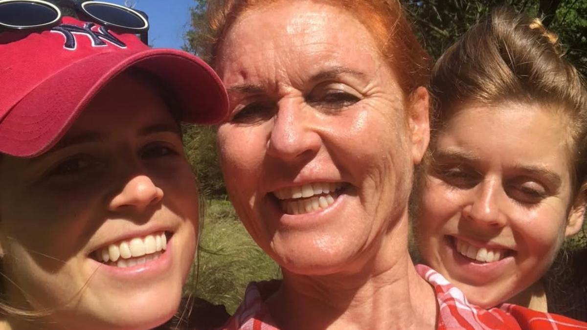 Sarah Ferguson interviene en una pelea protagonizada por sus hijas, las princesas Beatriz y Eugenia