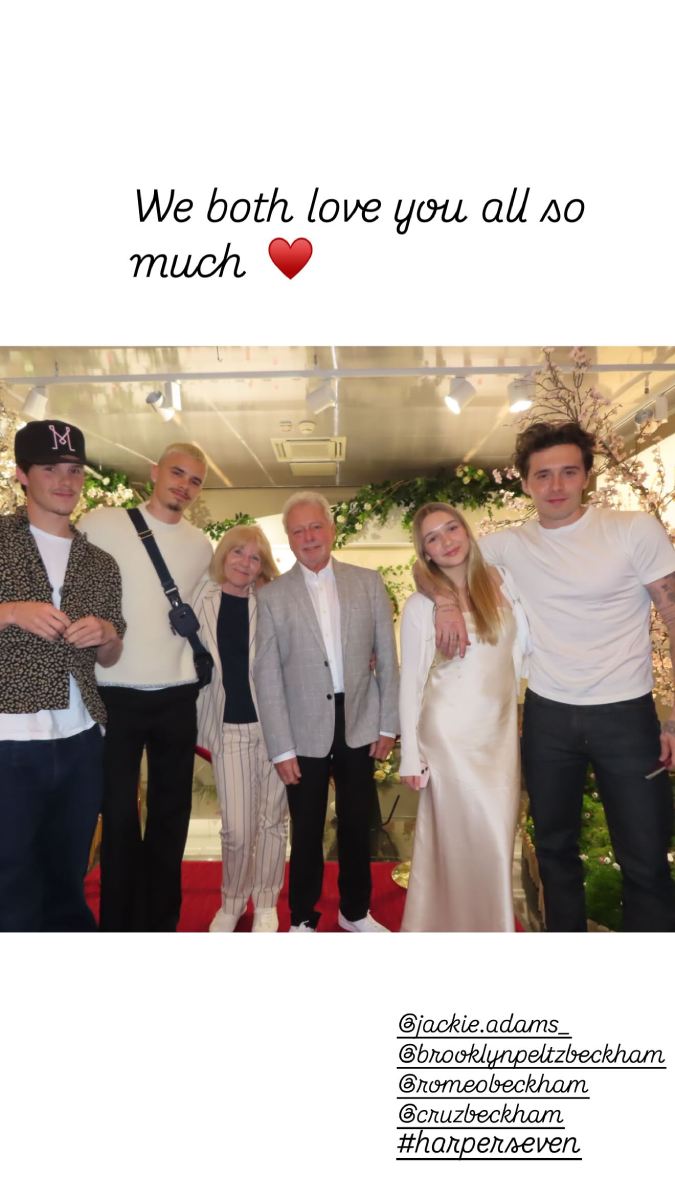 Tom Adams, papá de Victoria Beckham cumplió años y la diseñadora lo felicitó subiendo fotos de él con sus nietos.