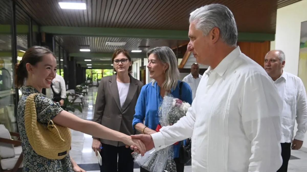 
Alexandra, hija de Carolina y Ernesto de Hannover, fue al viaje acompañada por su novio Ben Sylvester Strautmann.