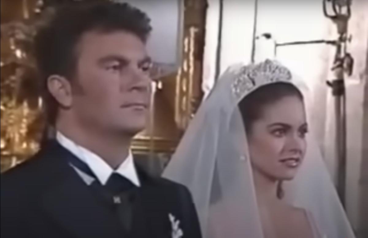 Manuel Mijares y Lucero se casaron el 18 de enero de 1997 en la Ciudad de México.