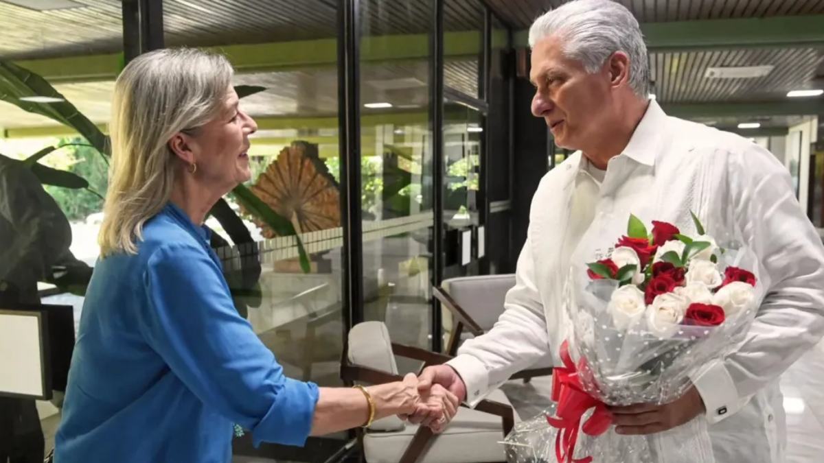 Carolina de Mónaco fue recibida por el presidente cubano Miguel Díaz-Canel.