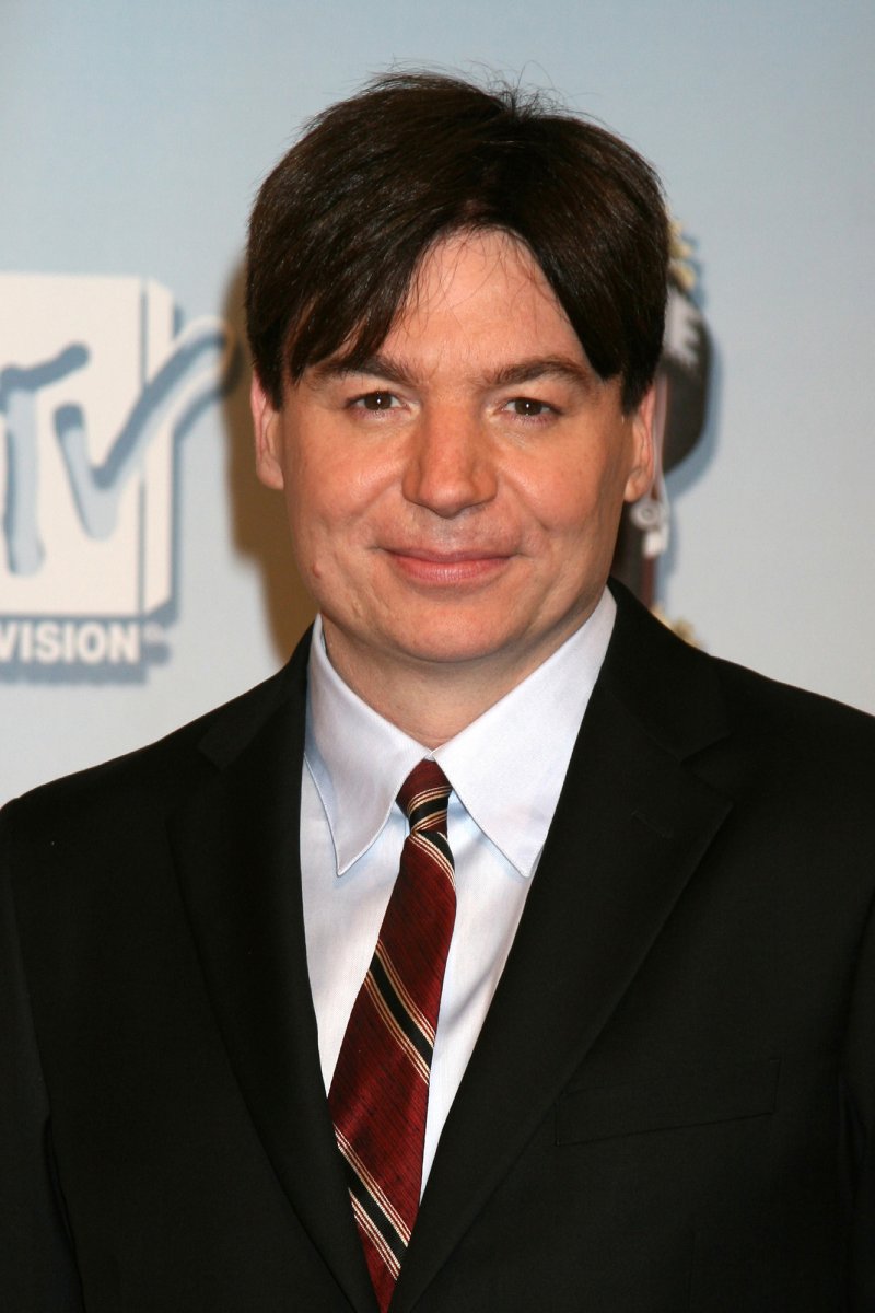 El nombre de Mike Myers fue mencionado sin que este tuviera una relación directa con Combs. 