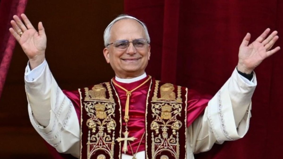 Cargado de simbolismo y emoción: análisis del primer discurso y lenguaje corporal del nuevo papa León XIV