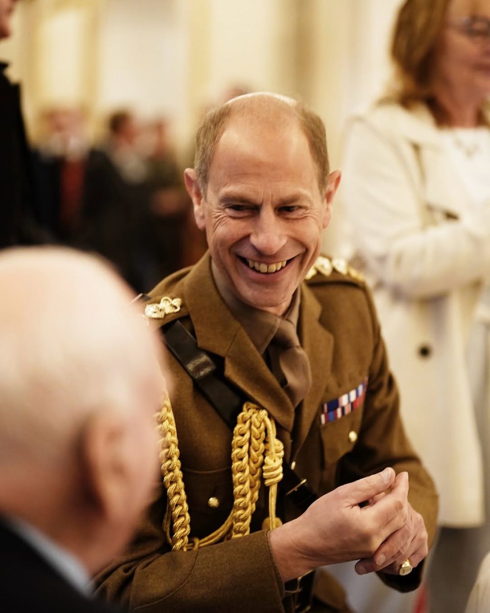 El príncipe Eduardo, duque de Edimburgo, hermano menor del rey Carlos III.