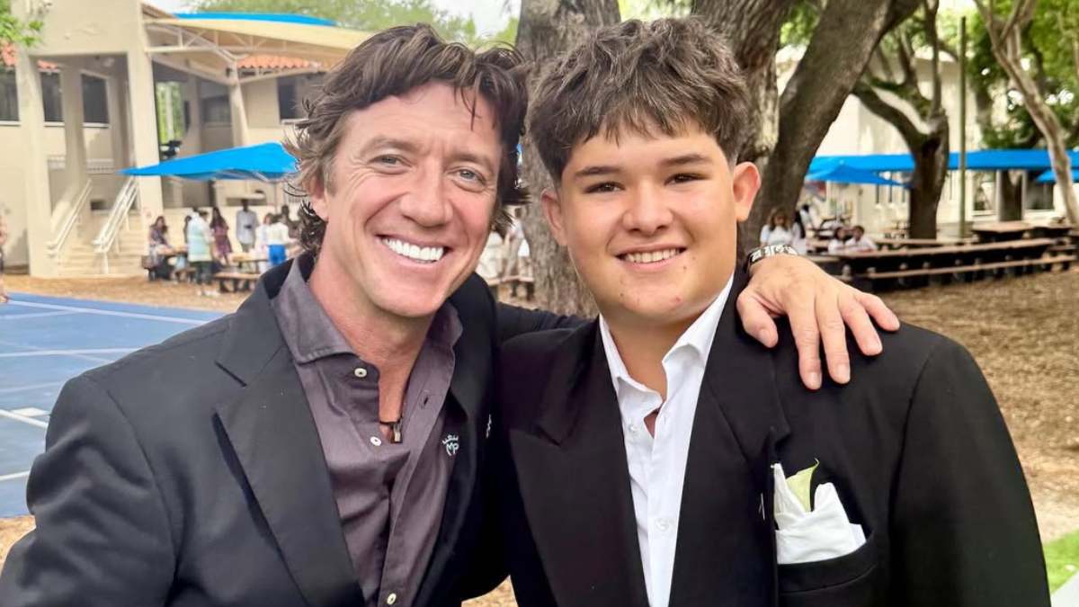 Colate posa feliz con su hijo Andrea Nicolás en su graduación en Miami, ¿coincidió con Paulina Rubio?