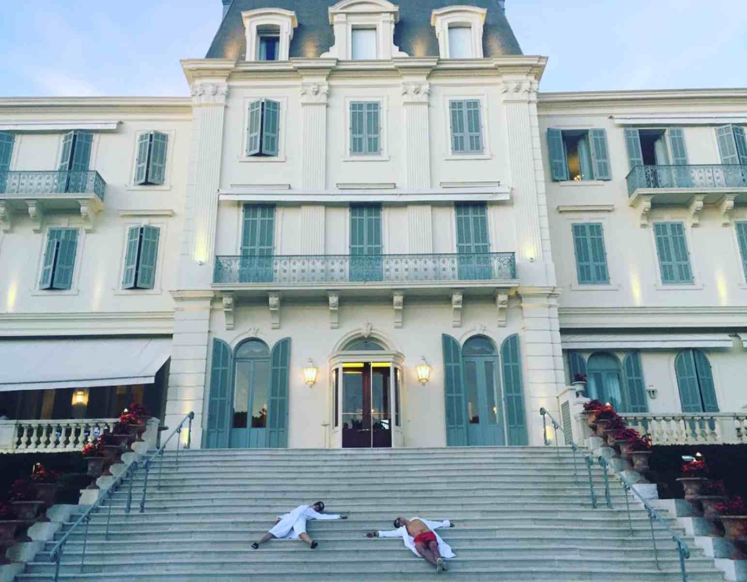 Foto de Katy Perry y Orlando Bloom desde las escaleras del Hotel du Cap-Eden-Roc de Cannes, con la que confirmaron su noviazgo en 2016.
