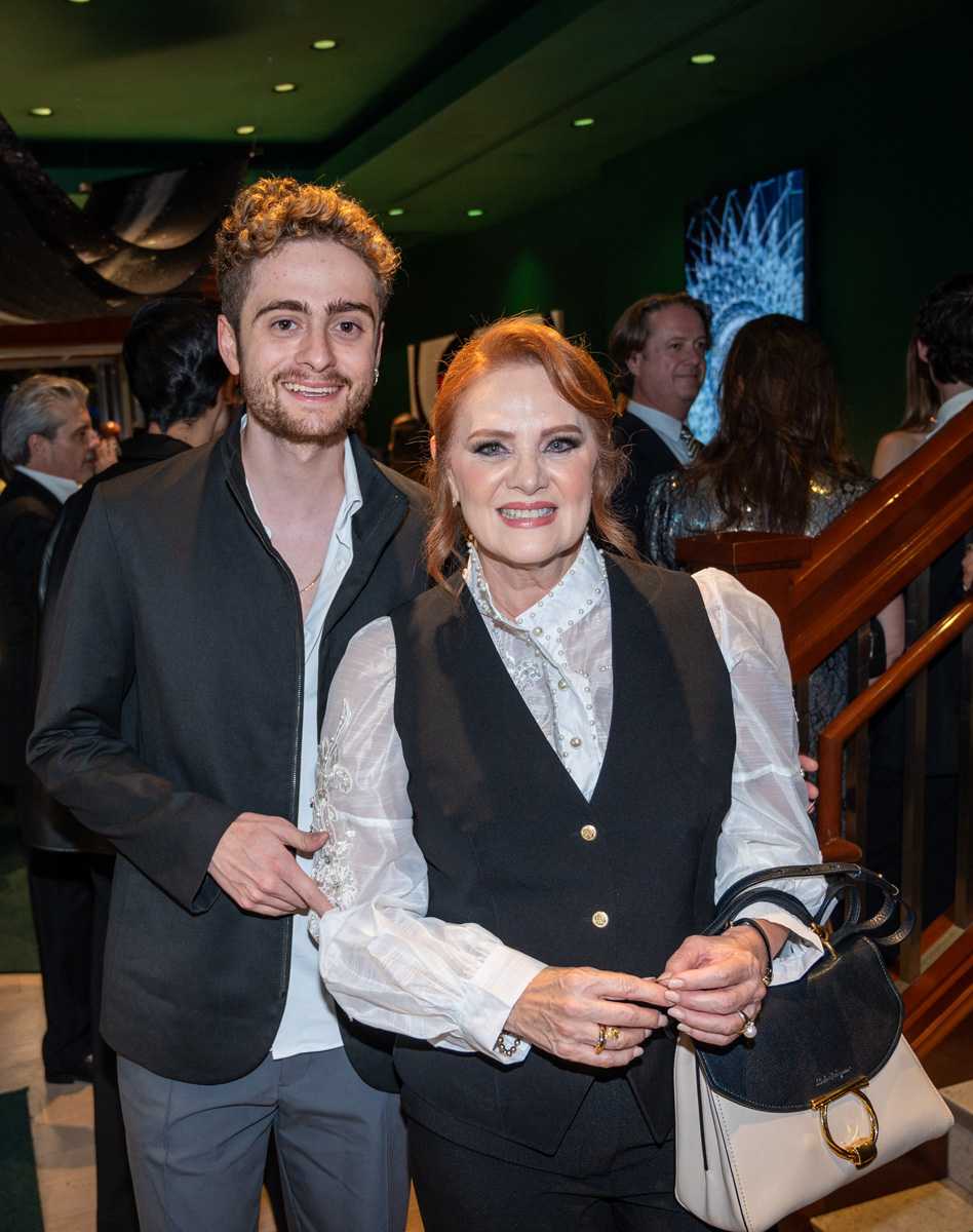 Nicolás y Erika Buenfil.