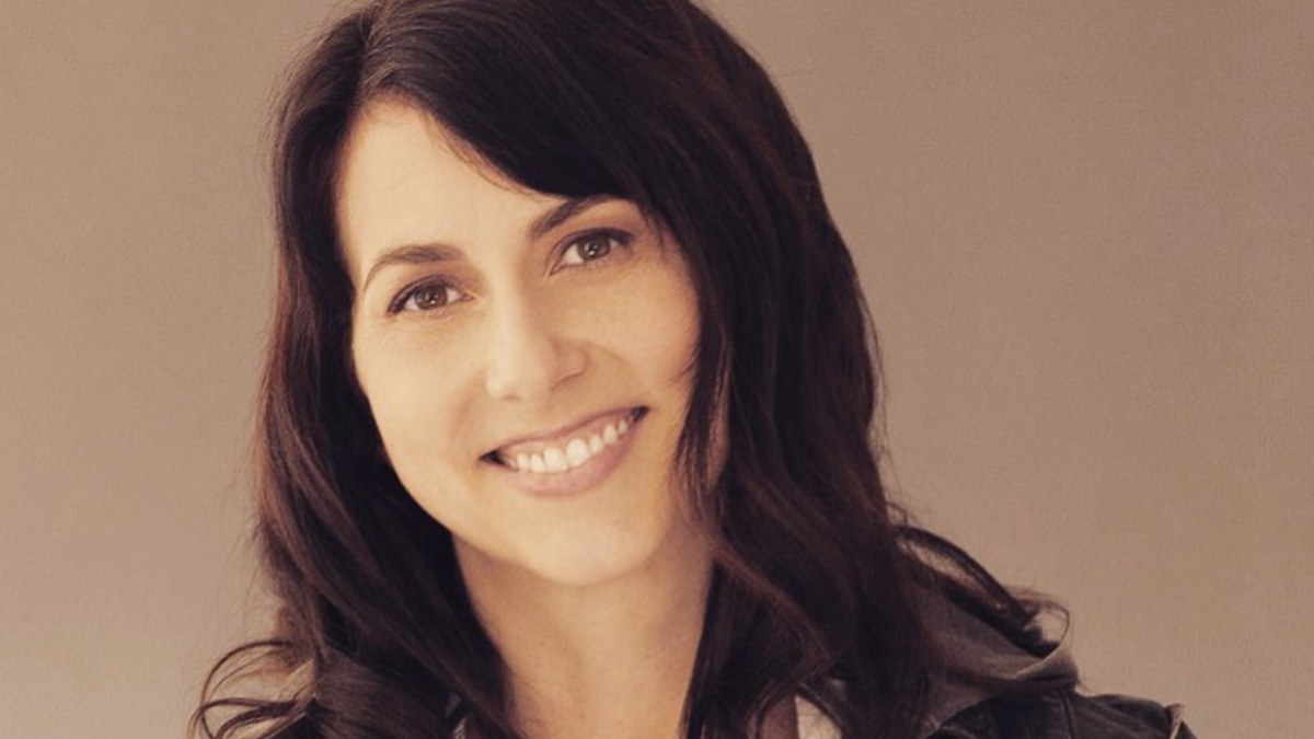 Ella es MacKenzie Scott, la primera esposa y socia de Jeff Bezos