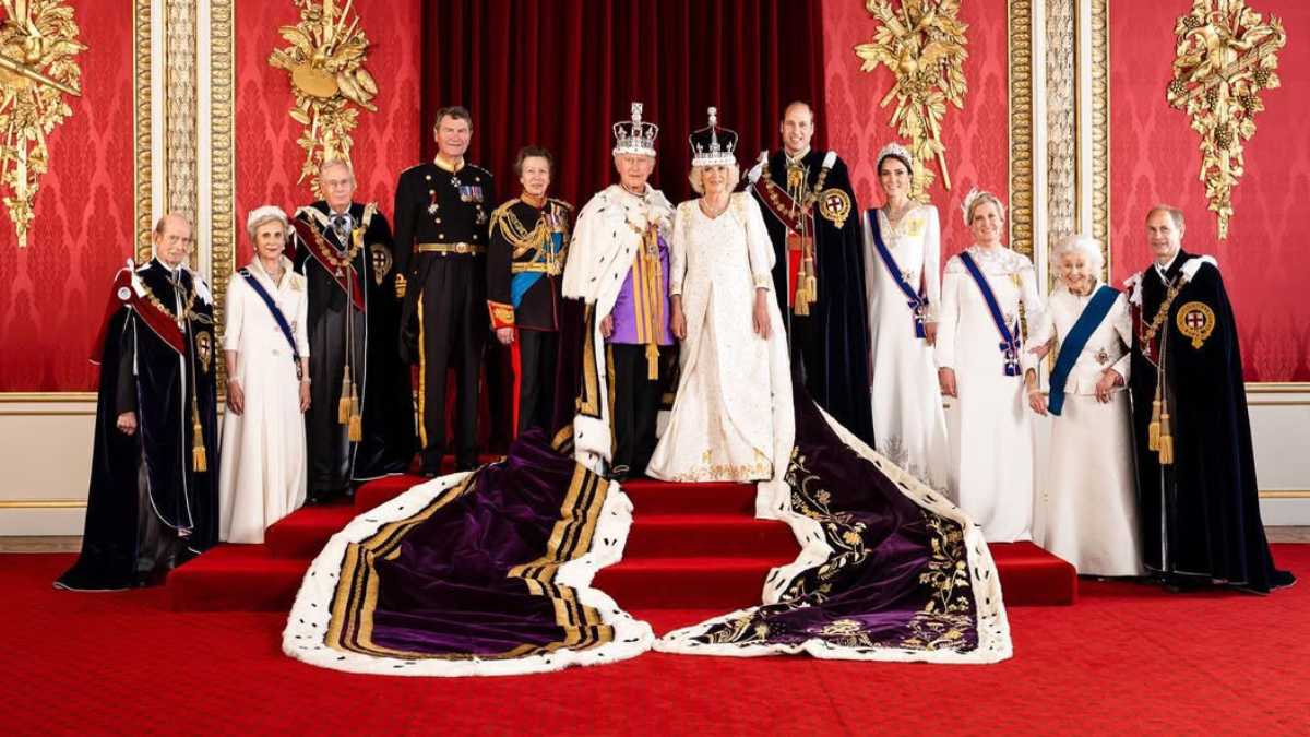 Desde un lujoso Rolls Royce hasta un modesto mosaico enmarcado, estos son los regalos que ha recibido Carlos III desde que se convirtió en rey