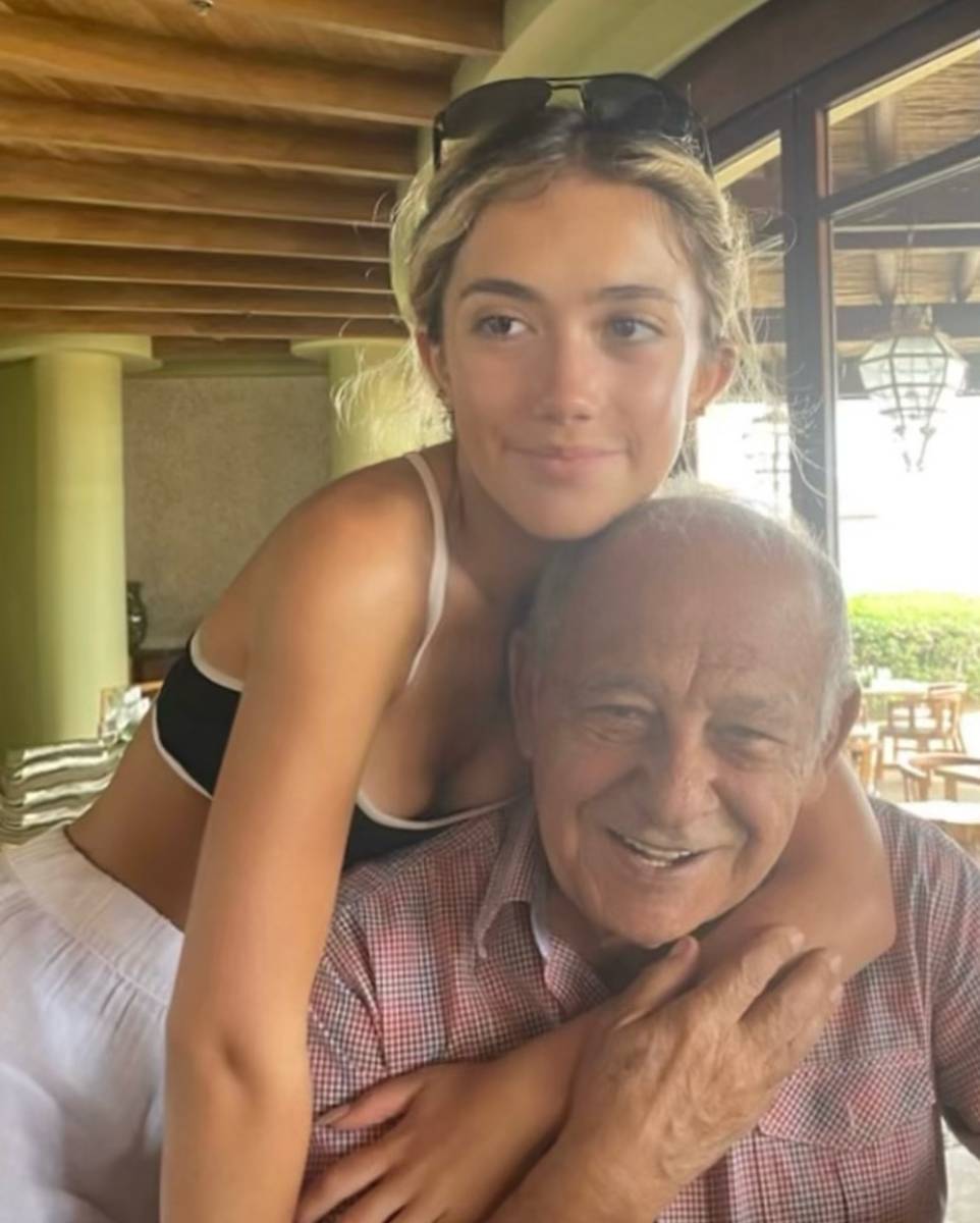 Sami Hayek junto a su bite a Valentina Paloma.