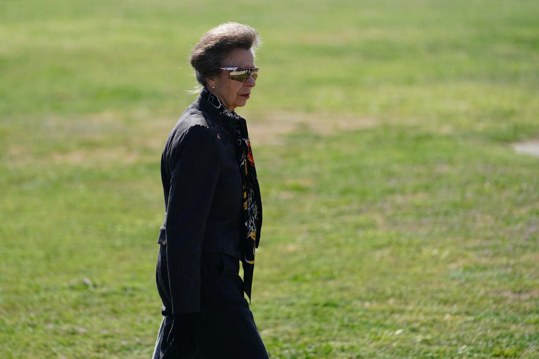 La princesa Ana podría haber entendido al príncipe Harry, pues a ella también le ha tocado cumplir con un papel 'secundario' en la Familia Real.