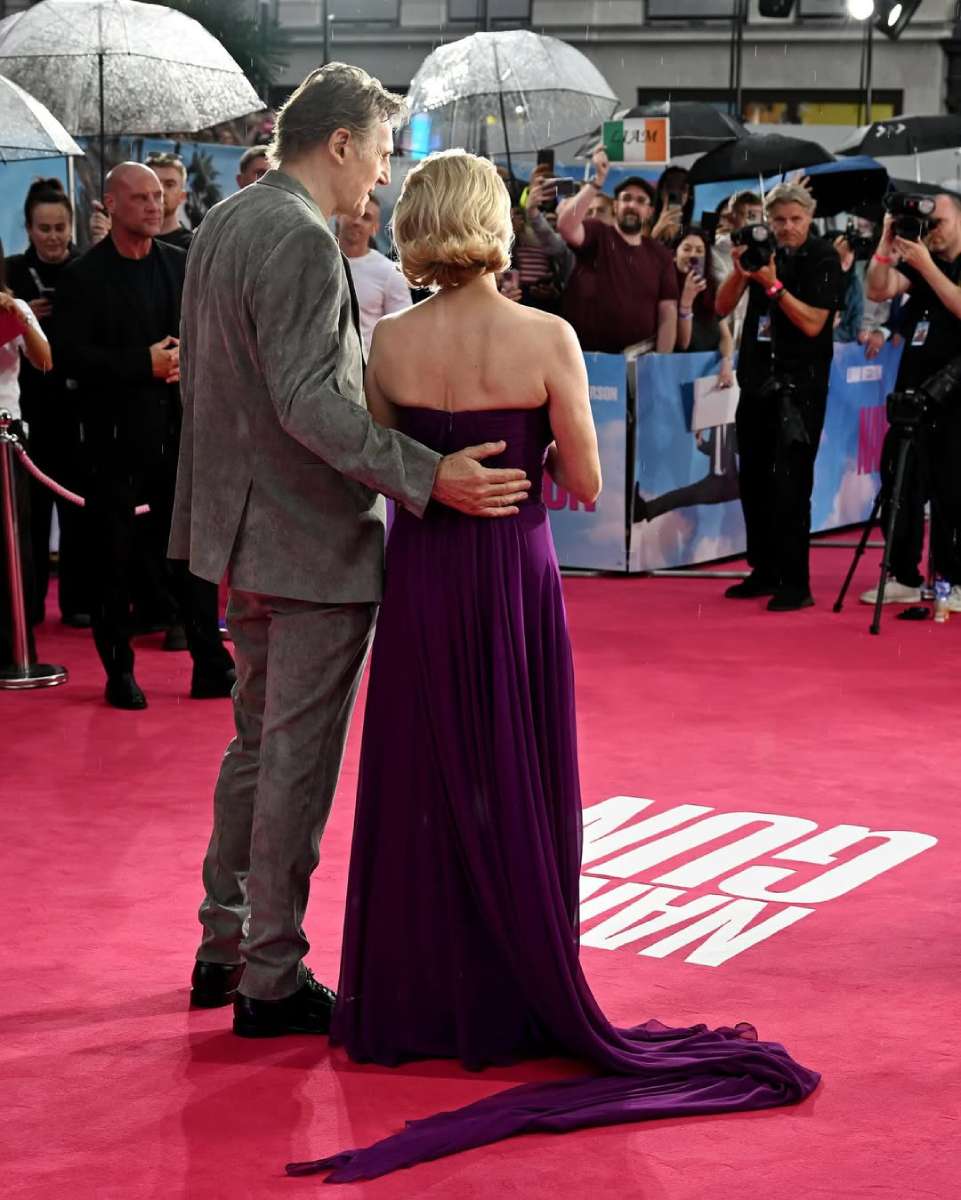 Liam Neeson se ha mostrado caballeroso con Pamela Anderson.