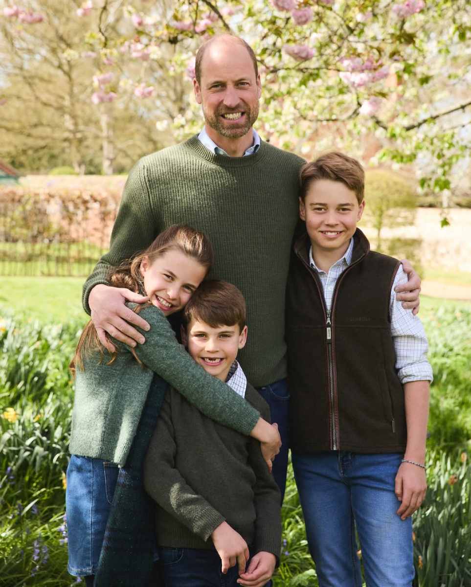El príncipe William con sus hijos, los príncipes George, Charlotte y Louis.