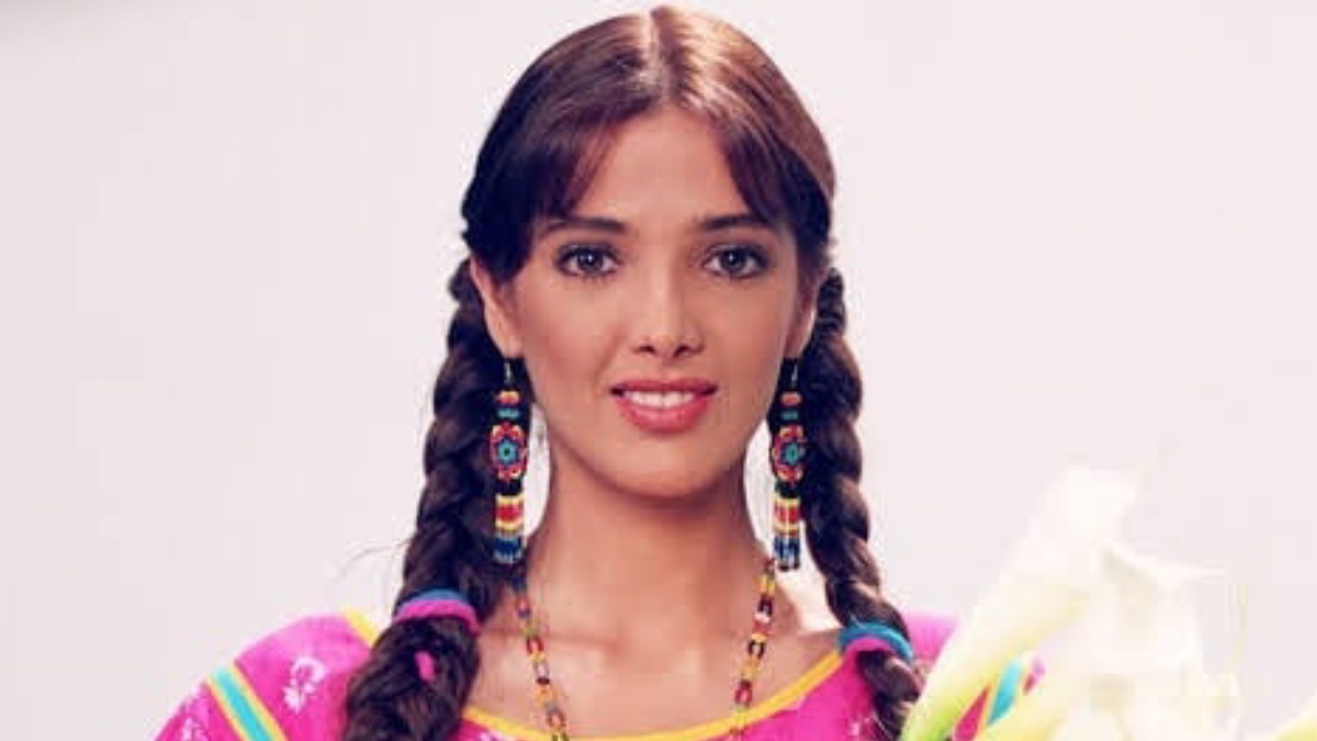 En 1997, Adela Noriega protagonizó la telenovela "María Isabel", producida por Carla Estrada, que marcó su regreso a México tras una temporada de trabajar en Colombia y Estados Unidos.