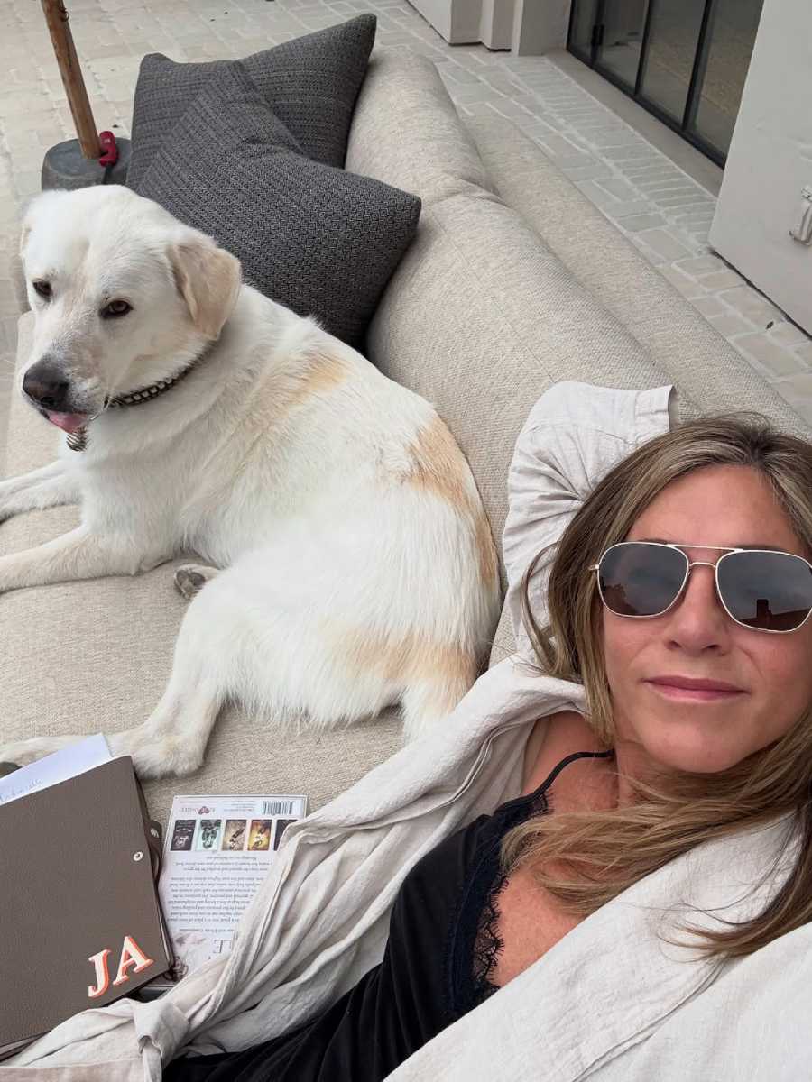 Tras sus matrimonios con Brad Pitt y Justin Theroux, Jennifer Aniston ha mantenido su vida privada con gran discreción.