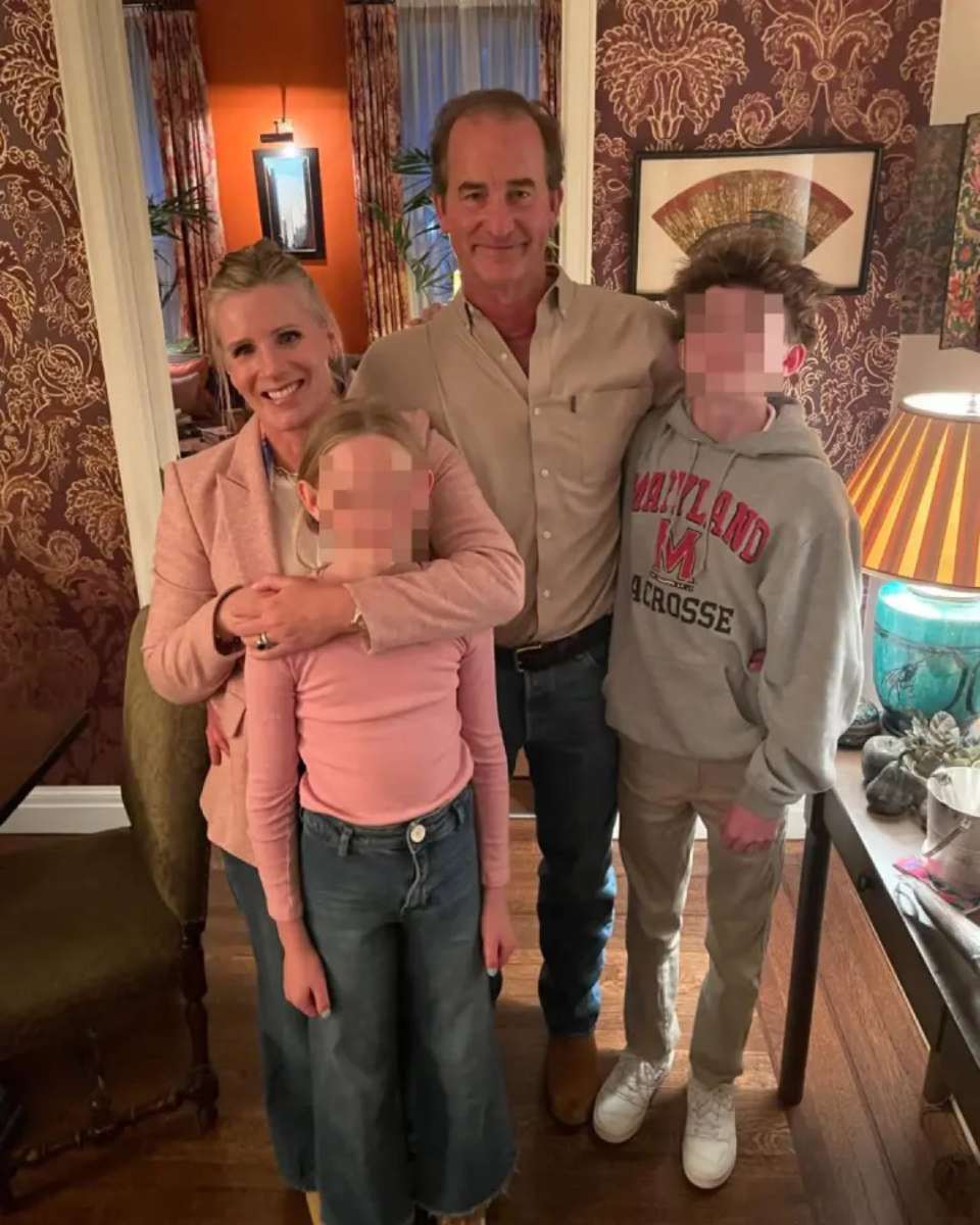 En redes sociales circulan imágenes de Kristin con su esposo Andrew Cabot, quien proviene de uno de los linajes más antiguos e influyentes de Boston.