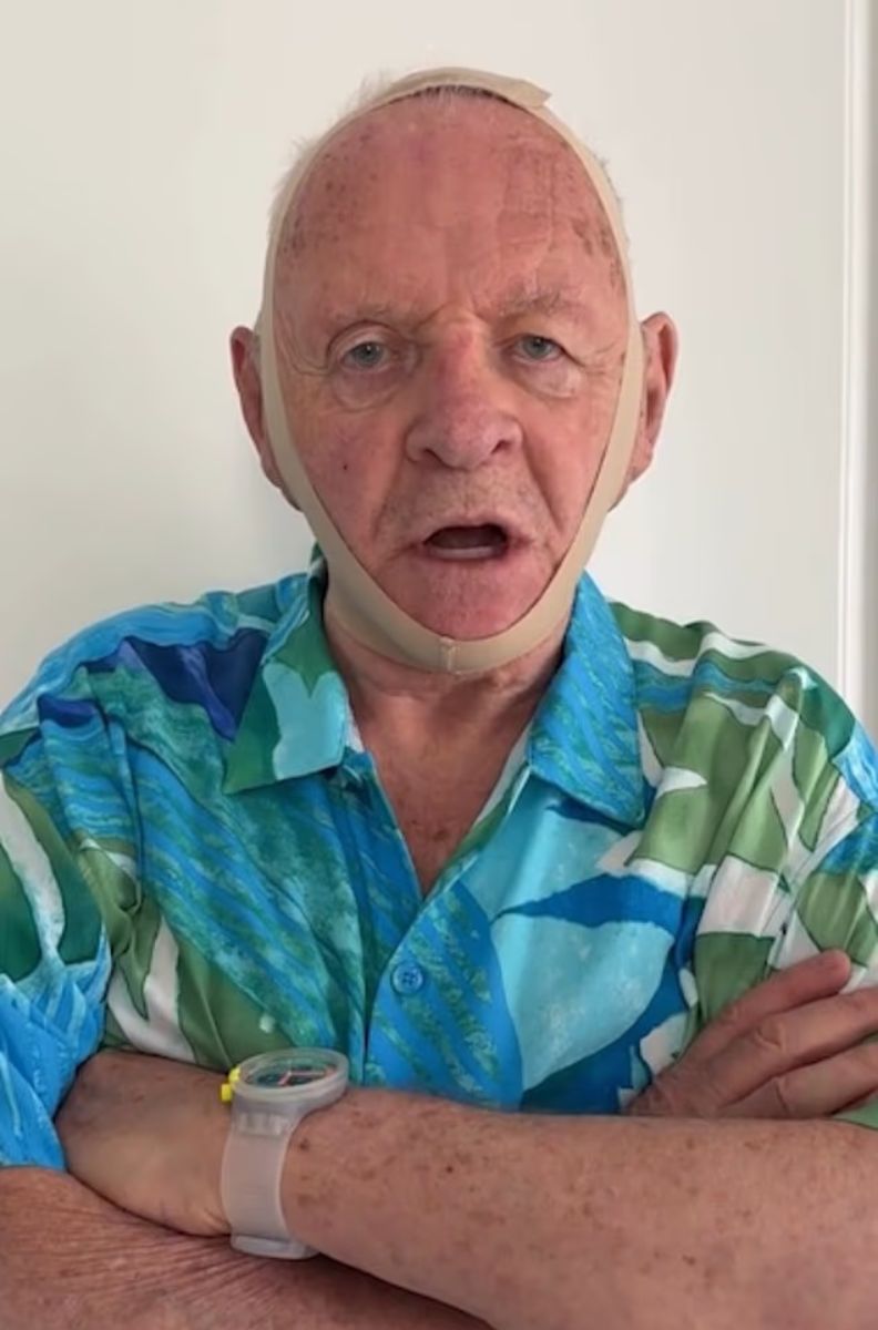Anthony Hopkins recreó a su personaje Hannibal Lecter en un video en redes sociales.