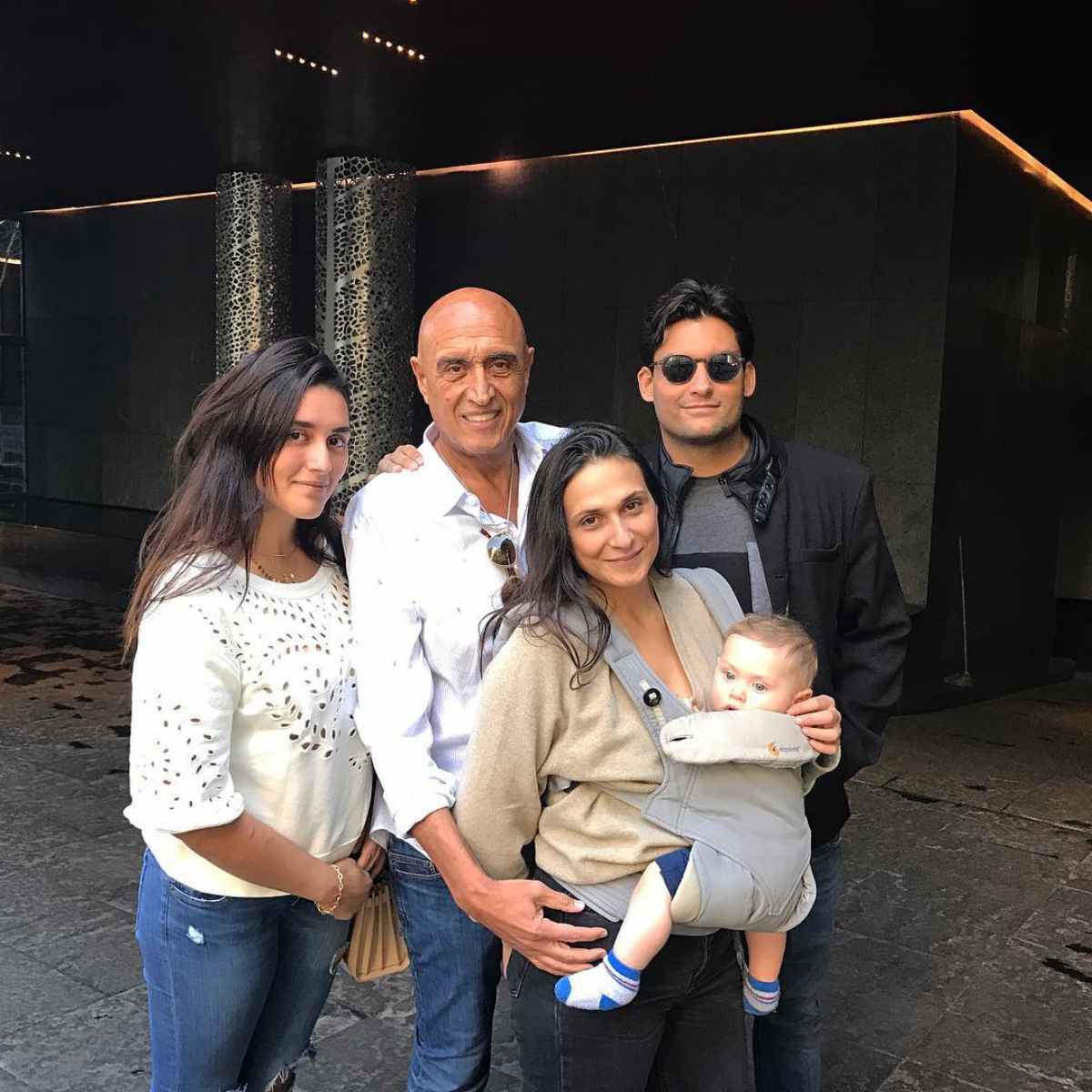 Pedro Torres tiene tres hijos: Pedro Antonio, Emilia y Apolonia.
