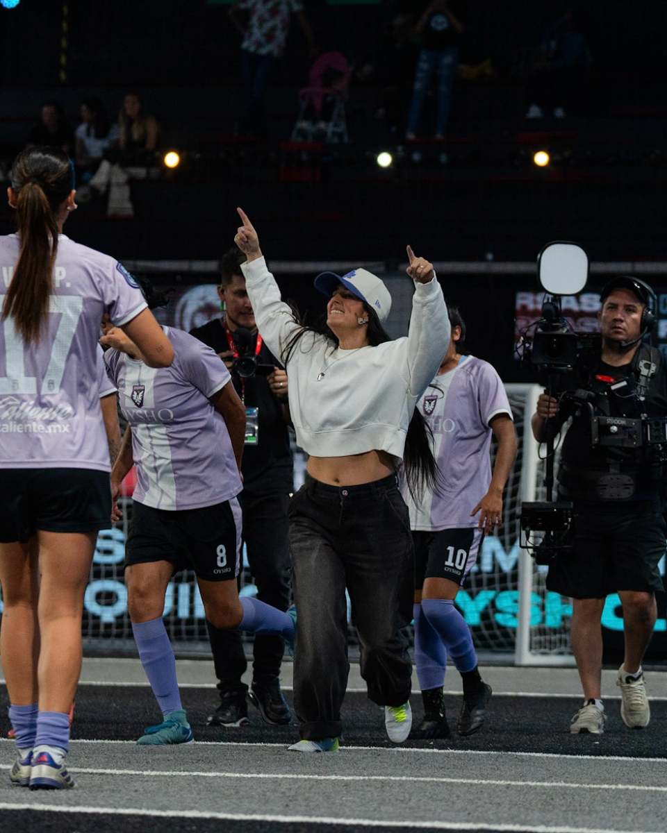 Sonia López es hasta ahora la directora del equipo femenil de futbol 'Las Chamas'.