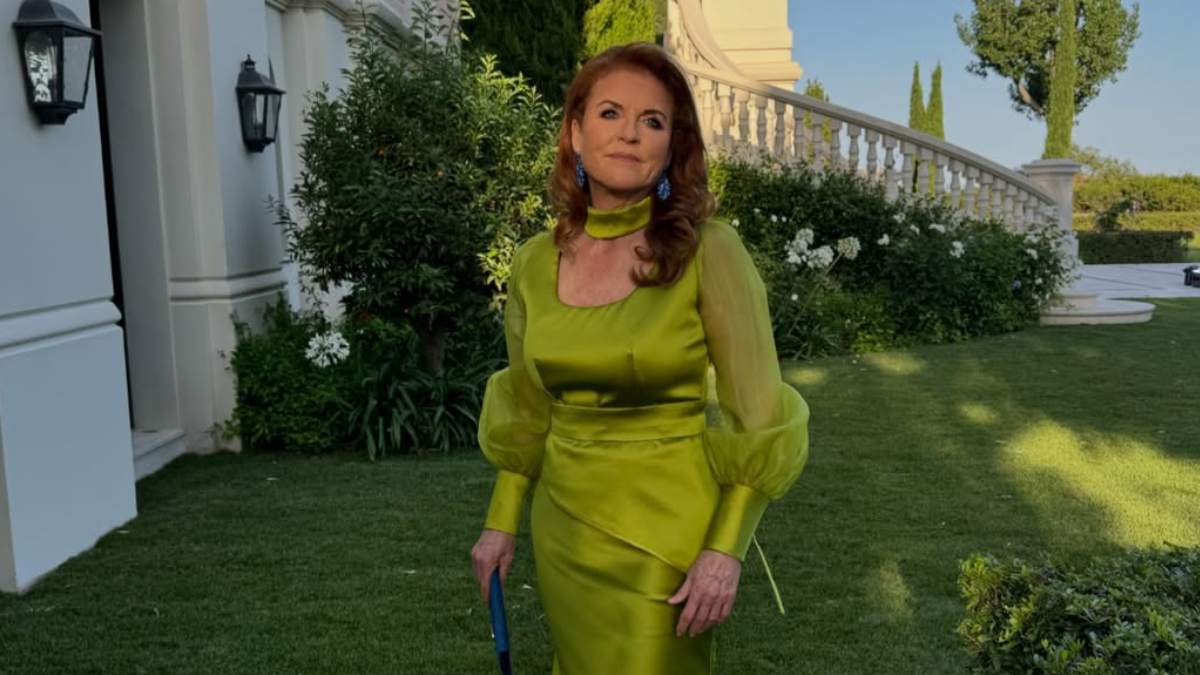 La vida de lujos, excesos, y grandes deudas de Sarah Ferguson, exesposa del príncipe Andrés, queda expuesta en nuevo libro