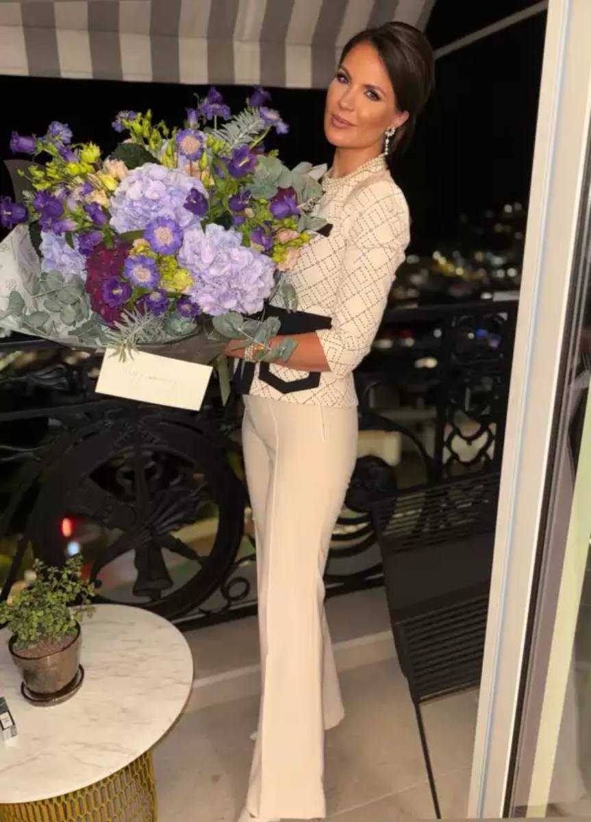 Simona Sorakaite presumió el regalo que le envió Enrique Peña Nieto por su segundo aniversario.